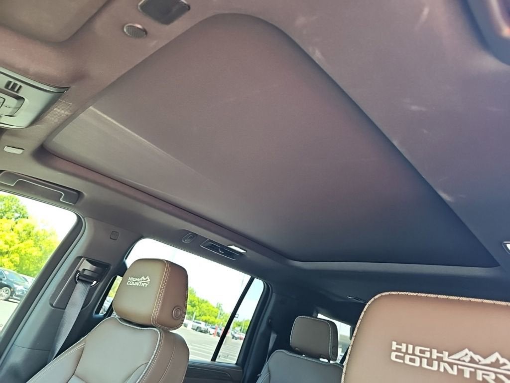 2022 Chevrolet Suburban High Country
