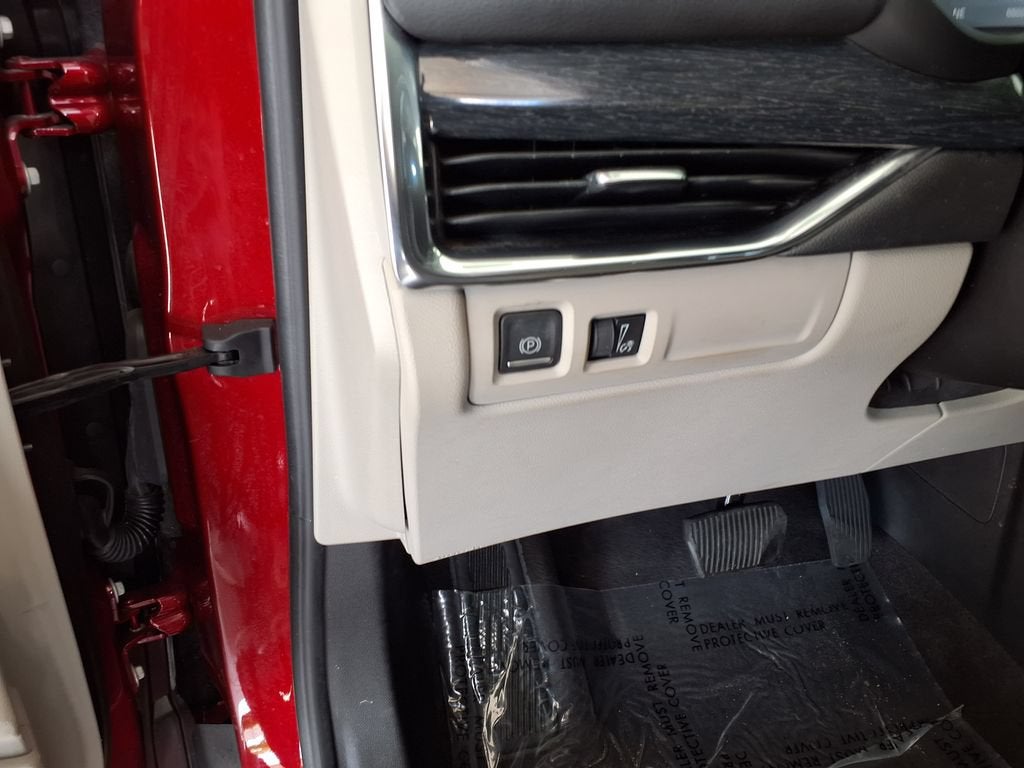 2023 Cadillac XT4 FWD Premium Luxury