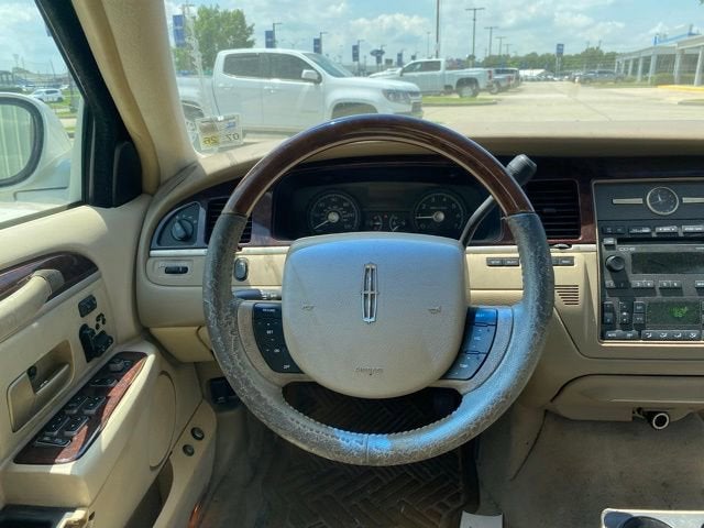 2006 Lincoln Town Car Signature Limited