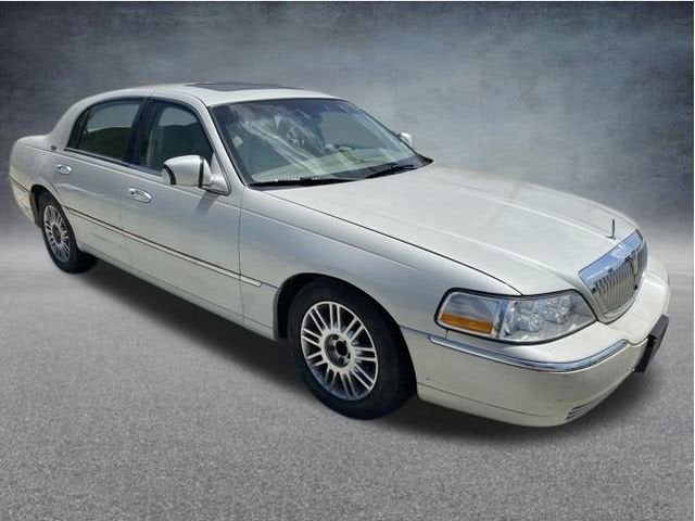 2006 Lincoln Town Car Signature Limited