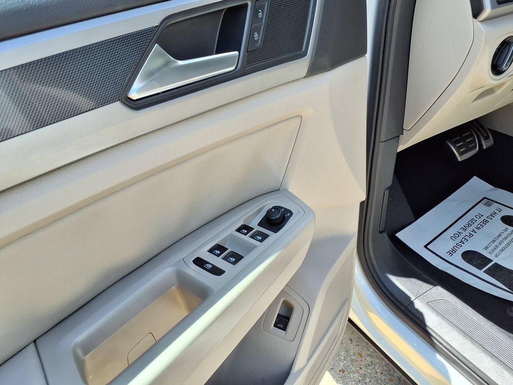 2021 Volkswagen Atlas 3.6L V6 SE w/Technology R-Line