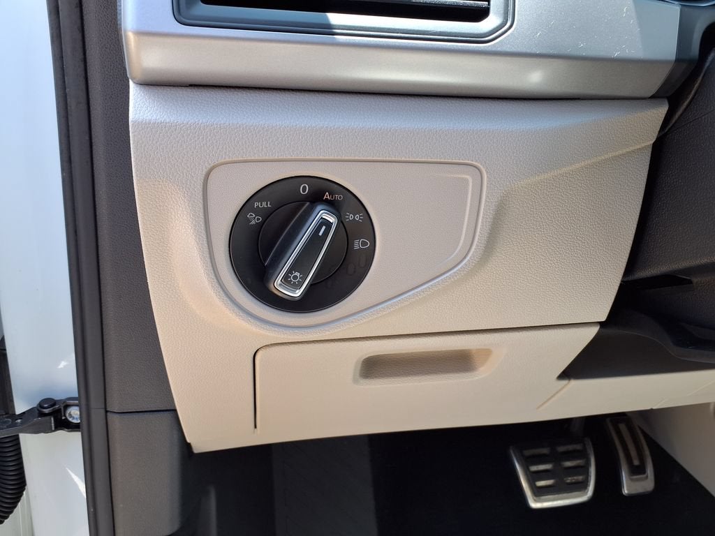 2021 Volkswagen Atlas 3.6L V6 SE w/Technology R-Line