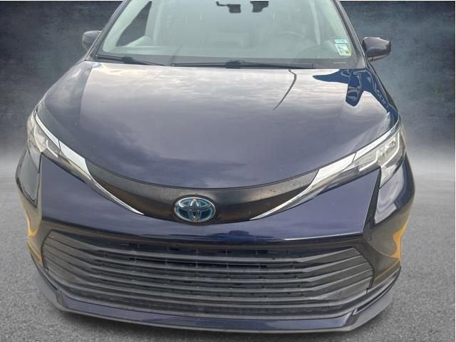 2022 Toyota Sienna LE