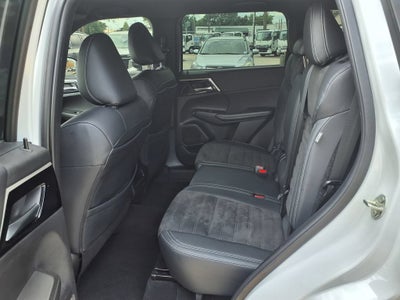 2023 Mitsubishi Outlander SE
