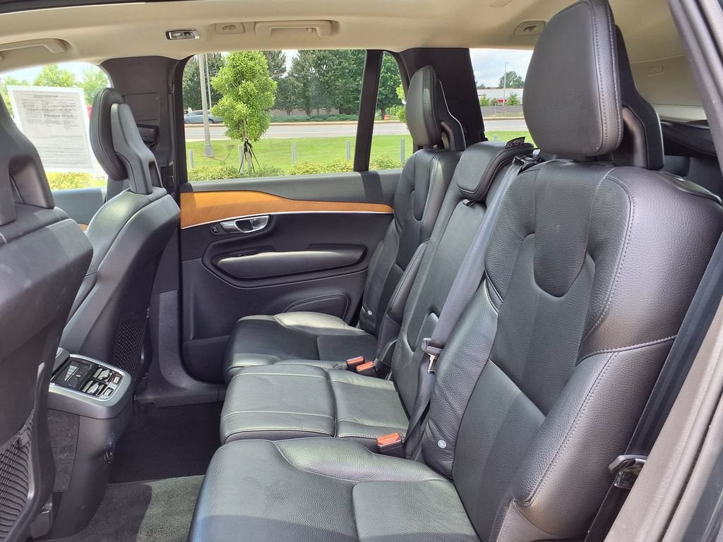 2021 Volvo XC90 Momentum