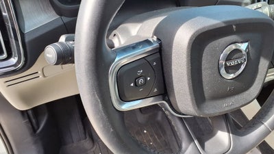 2023 Volvo XC40 Ultimate Bright Theme