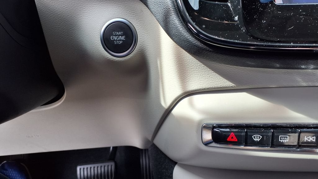 2023 Volvo XC40 Ultimate Bright Theme