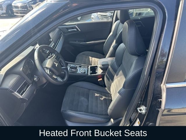 2023 Mitsubishi Outlander SE