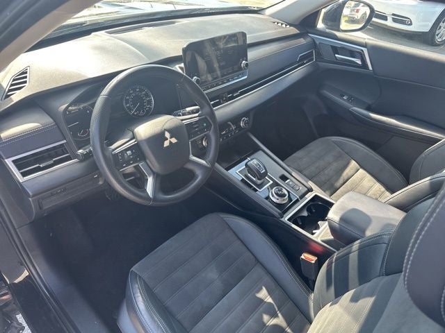 2023 Mitsubishi Outlander SE