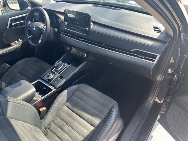 2023 Mitsubishi Outlander SE