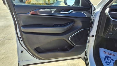 2023 Jeep Grand Cherokee Laredo 4x2