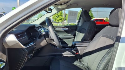 2023 Jeep Grand Cherokee Laredo 4x2