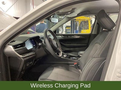 2023 Jeep Grand Cherokee Laredo 4x2