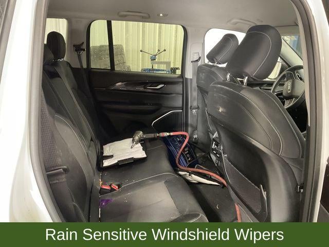 2023 Jeep Grand Cherokee Laredo 4x2