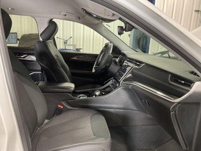 2023 Jeep Grand Cherokee Laredo 4x2