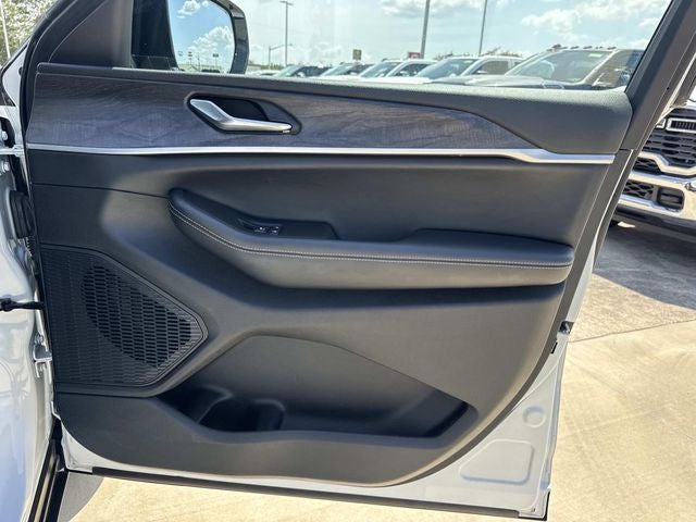 2025 Jeep Grand Cherokee L Limited 4x2