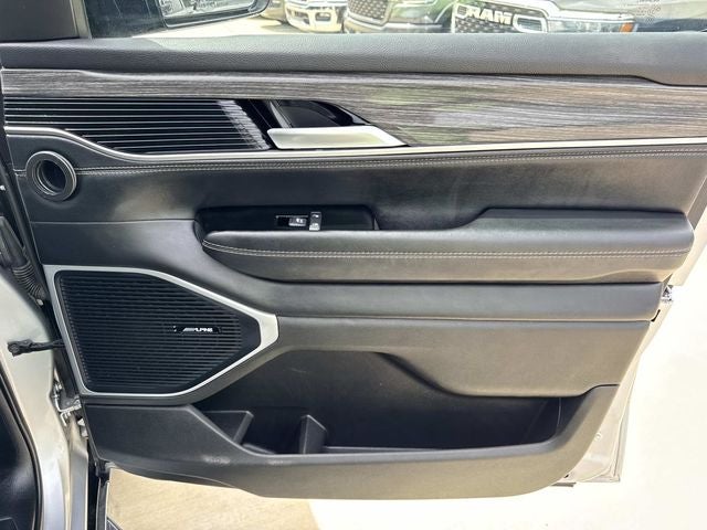 2024 Jeep Wagoneer L Series II 4x2