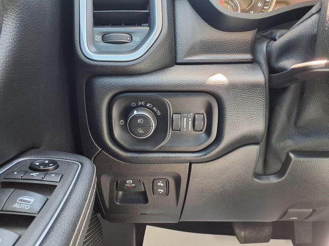 2021 RAM 1500 Laramie Crew Cab 4x4 5'7' Box