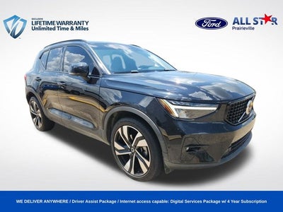 2023 Volvo XC40 B4 Plus Dark Theme