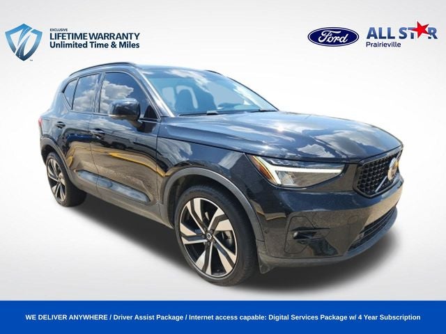 2023 Volvo XC40 B4 Plus Dark Theme