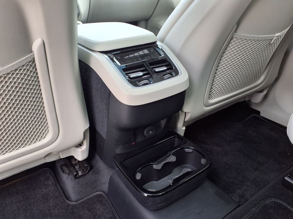 2025 Volvo XC90 B6 Plus 6-Seater