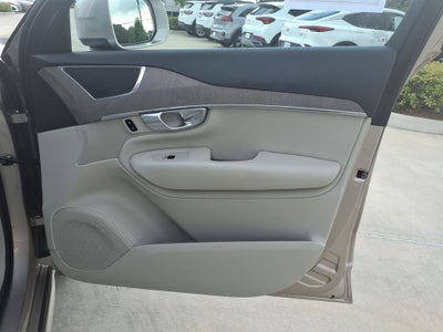 2024 Volvo XC90 B6 Plus Bright Theme