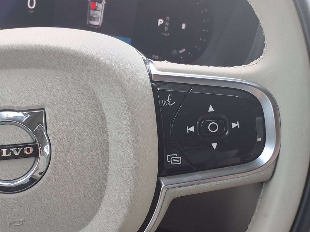 2024 Volvo XC90 B6 Plus Bright Theme