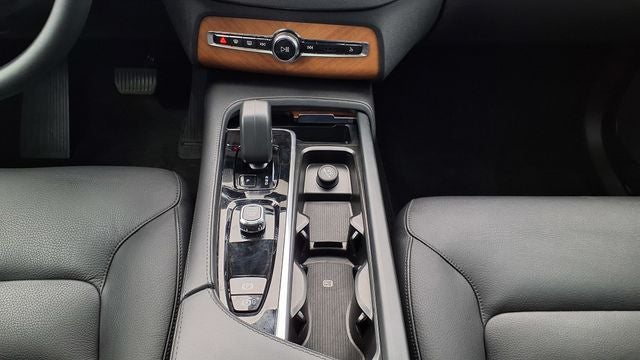 2024 Volvo XC90 B6 Plus Bright Theme