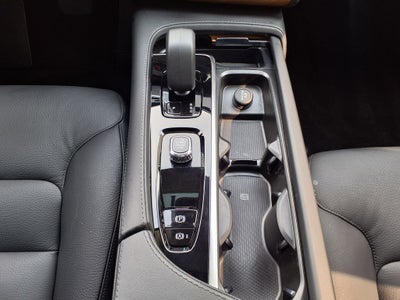 2024 Volvo XC90 B6 Plus Bright Theme