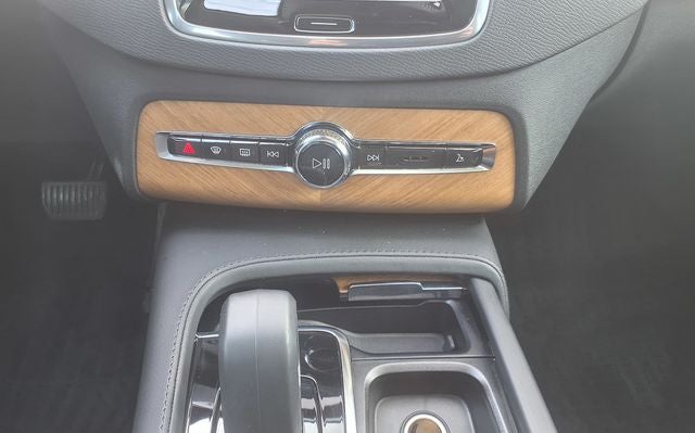 2023 Volvo XC90 B6 Core