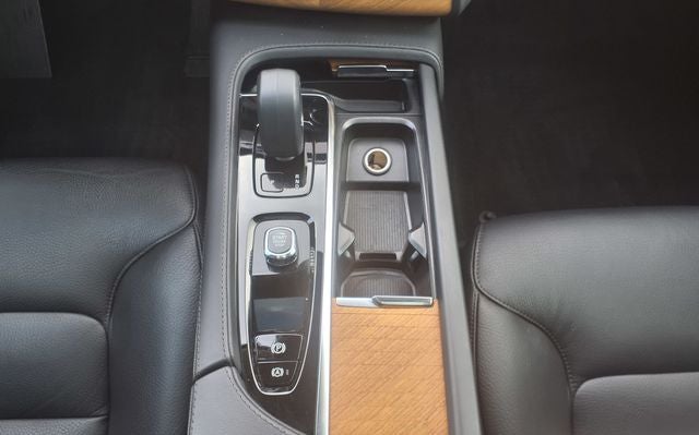 2023 Volvo XC90 B6 Core