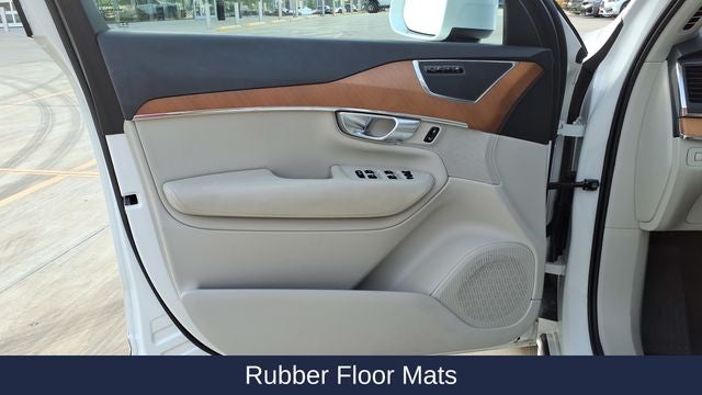 2021 Volvo XC90 T6 Momentum