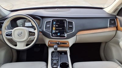 2021 Volvo XC90 T6 Momentum