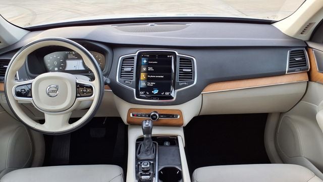 2021 Volvo XC90 T6 Momentum