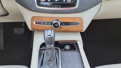 2021 Volvo XC90 T6 Momentum