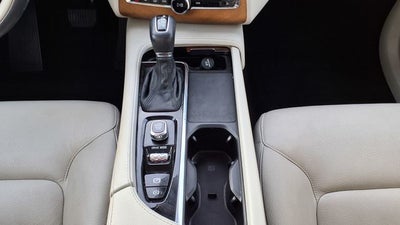 2021 Volvo XC90 T6 Momentum