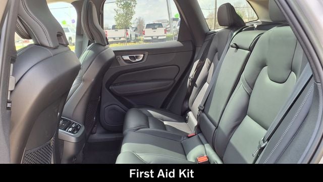 2023 Volvo XC60 B5 Ultimate Bright Theme