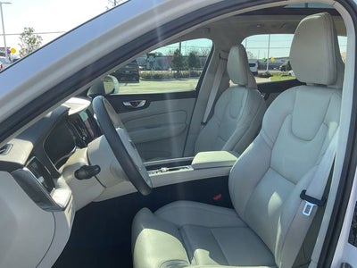 2023 Volvo XC60 B5 Ultimate Bright Theme