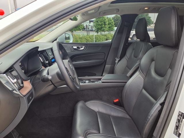 2023 Volvo XC60 B5 Ultimate Bright Theme