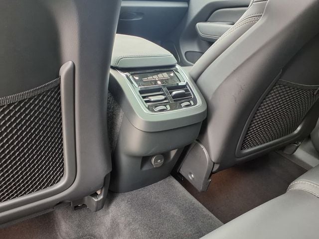 2023 Volvo XC60 B5 Ultimate Bright Theme