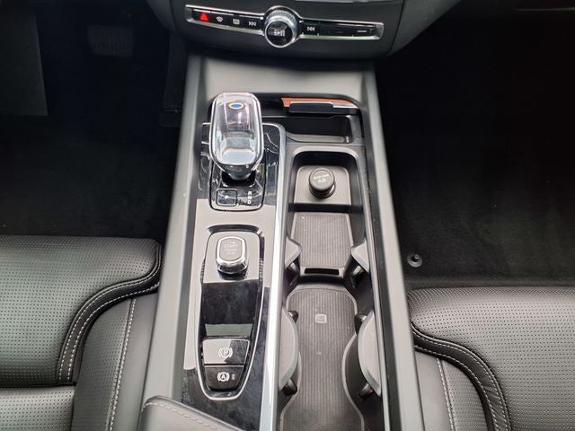 2023 Volvo XC60 B5 Ultimate Bright Theme