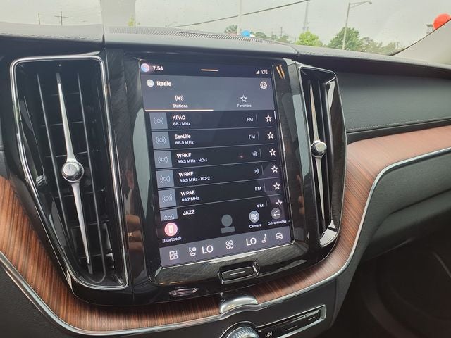 2023 Volvo XC60 B5 Ultimate Bright Theme