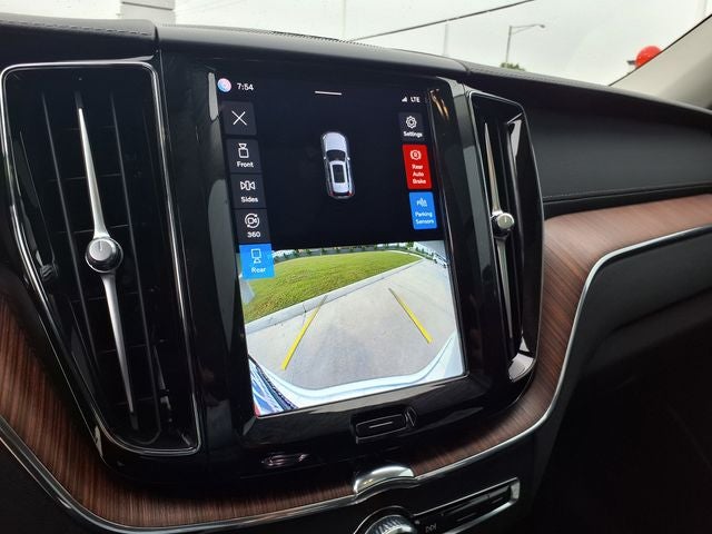 2023 Volvo XC60 B5 Ultimate Bright Theme