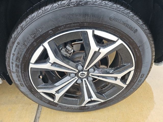 2022 Volvo XC60 B5 Momentum