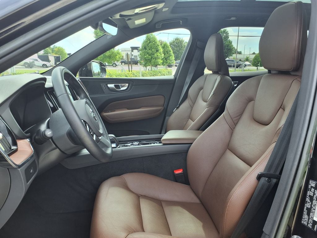 2023 Volvo XC60 B5 Plus Bright Theme