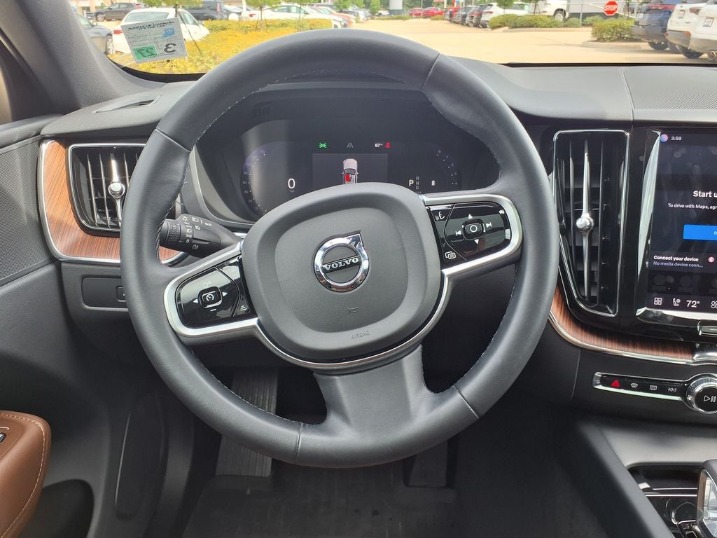2023 Volvo XC60 B5 Plus Bright Theme
