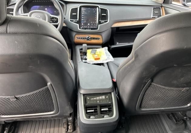 2024 Volvo XC90 B5 Plus