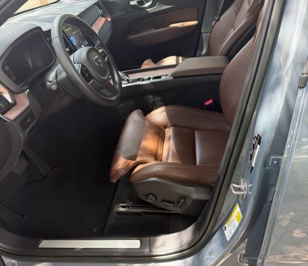 2023 Volvo XC60 B5 Ultimate Bright Theme