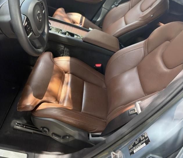 2023 Volvo XC60 B5 Ultimate Bright Theme