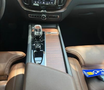 2023 Volvo XC60 B5 Ultimate Bright Theme